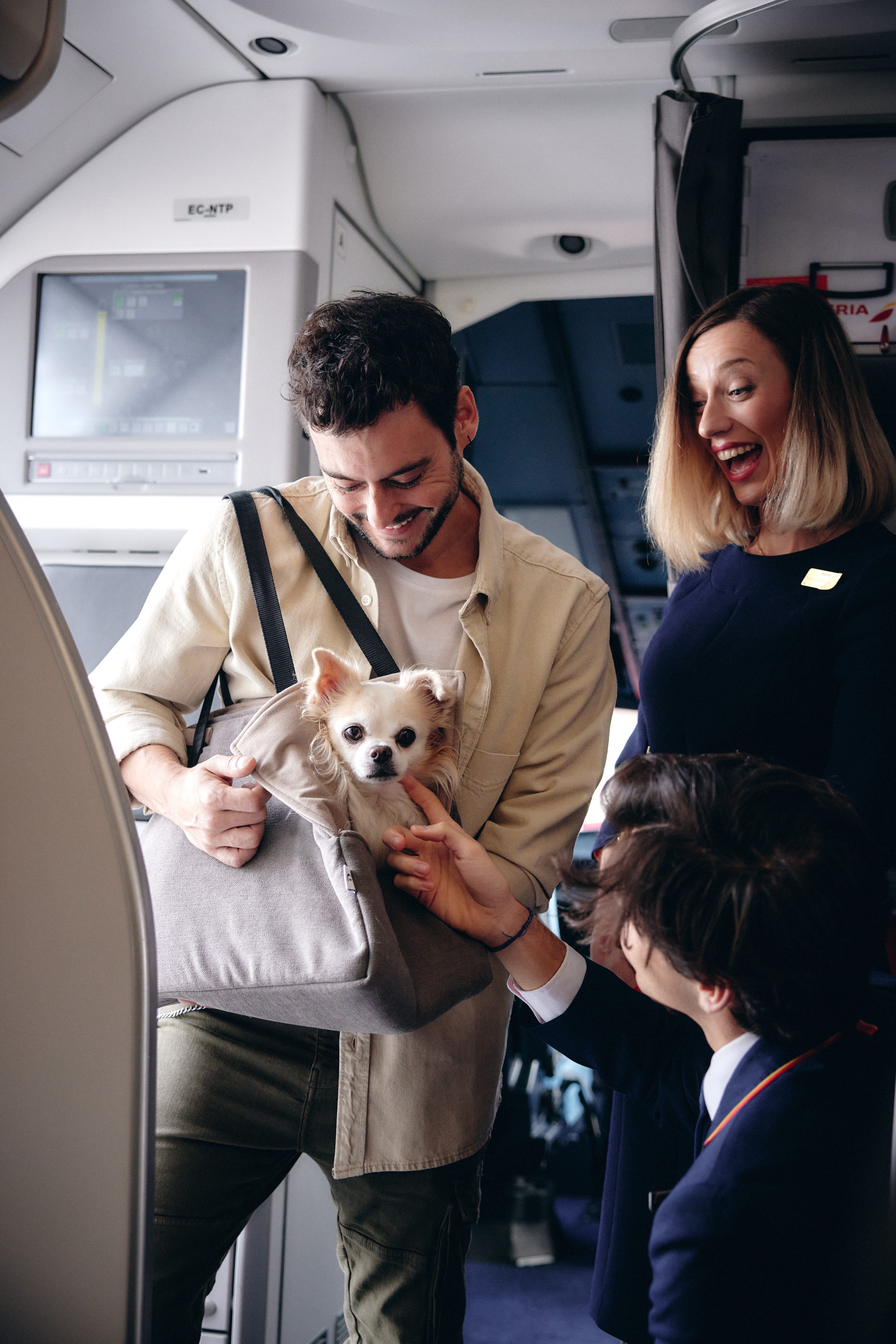 Passenger with dog on board Iberia A320 Neo