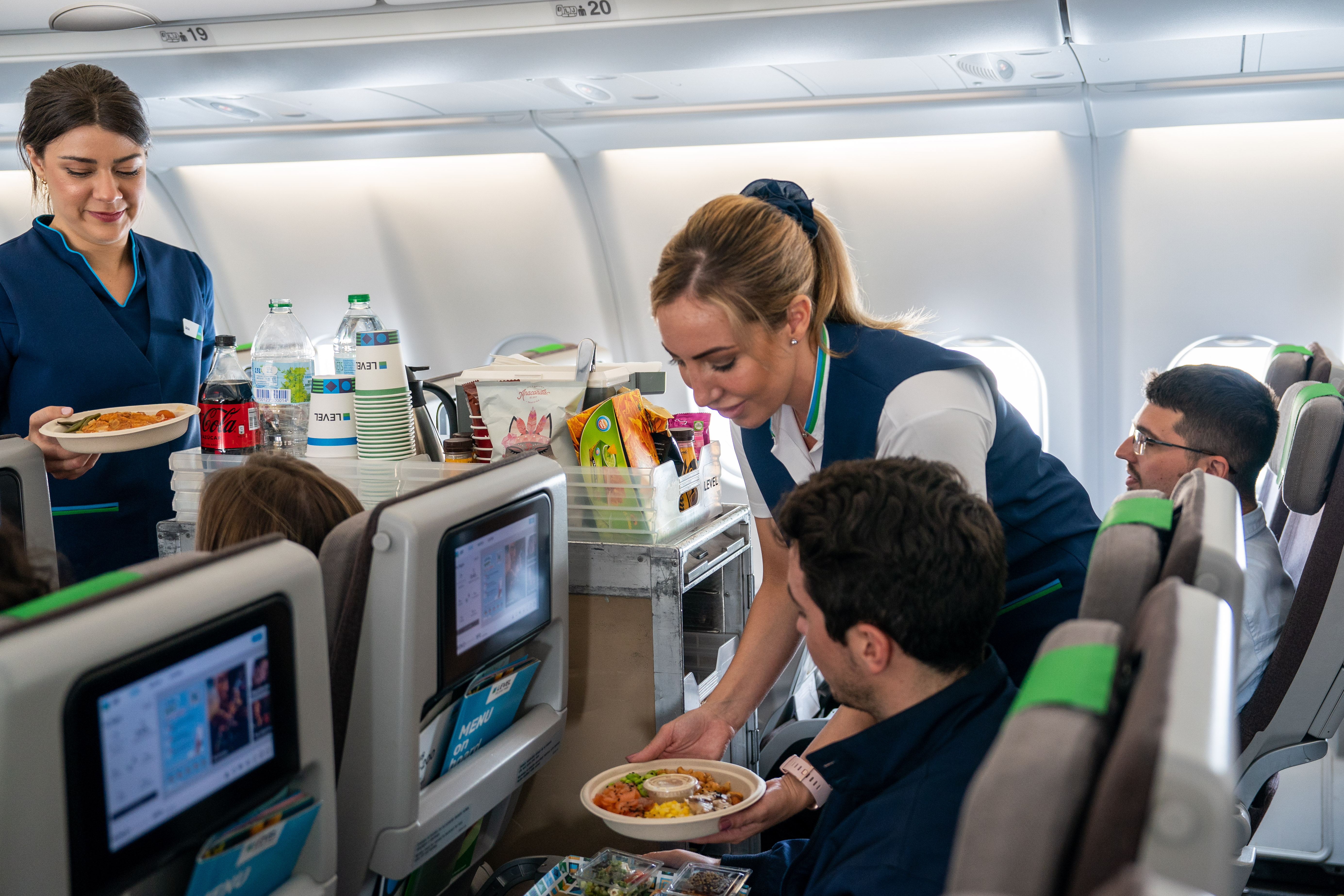 LEVEL meal service on board