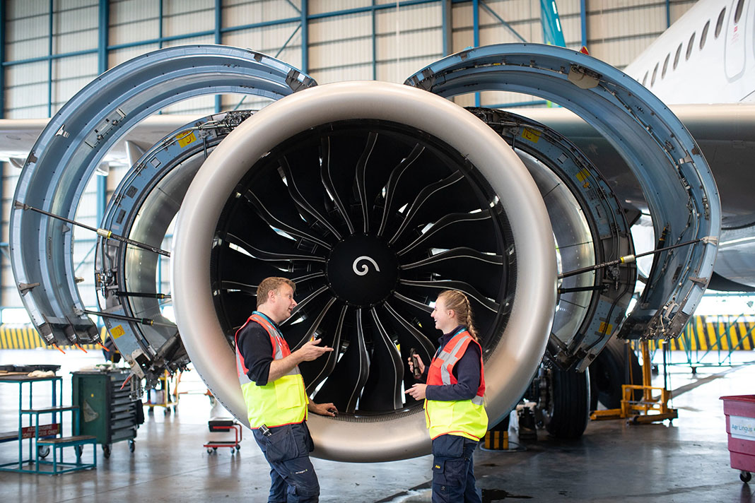 Aer Lingus engineering staff